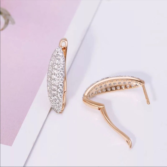 New 18K Gold Plated Long V Shape Hoop Earrings - Picture 3 of 6